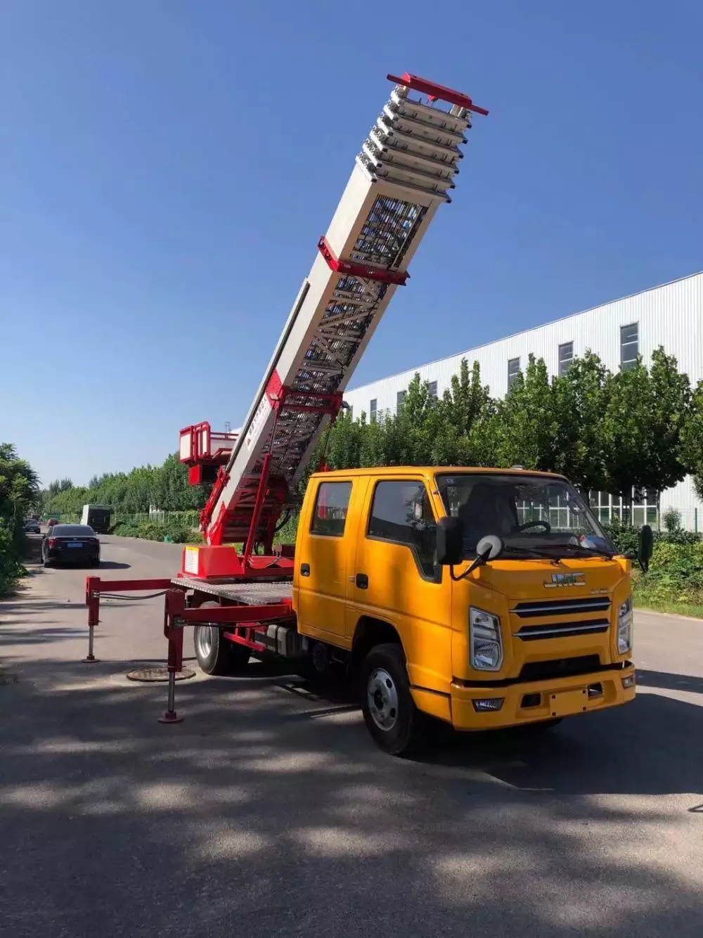 邛崃附近的云梯车出租服务：轻松解决高空作业需求